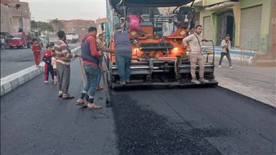 استكمال خطة رصف وتطوير شوارع مدينة العياط في الجيزة