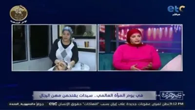 25 سنة خبرة.. حلاقة رجالي تكشف كواليس عملها 