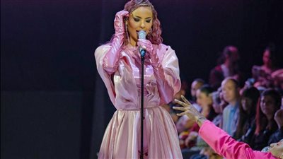 من قلب دبي.. غيثة الحمامصي تبعث بتحية 