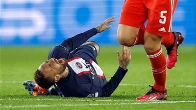 البرازيلي نيمار يخضع لجراحة ناجحة