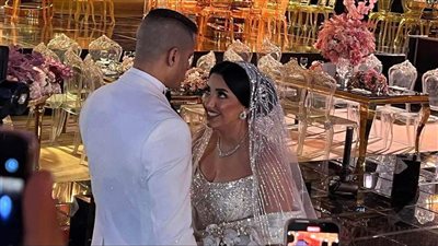 رضوى الشربيني عن سجود زوجة شاكوش في حفل زفافهما: 