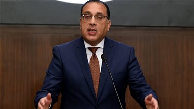 مدبولى يستقبل رئيسة وزراء الدنمارك بمطار القاهرة