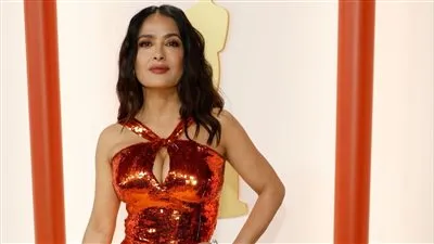 لحظة وصول سلمى حايك للسجادة البيضاء بحفل الأوسكار Oscars 2023 (صورة)