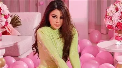 بفستان جذاب.. هيفاء وهبي تحتفل بعيد ميلادها 