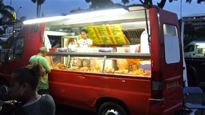حالات حددها القانون لوقف نشاط عربات الطعام المتنقلة.. تفاصيل