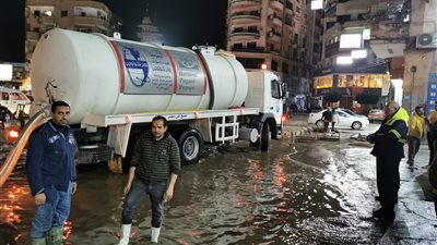 شفط مياه الأمطار من شوارع القليوبية (صور)