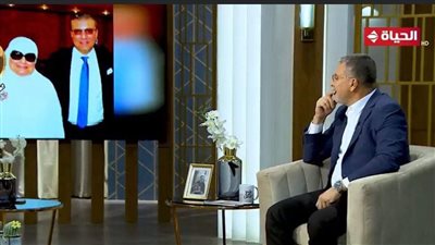 بعد عرض صورة والدته.. عمرو الليثي لم يتمالك دموعه ويوجه رسالة في 