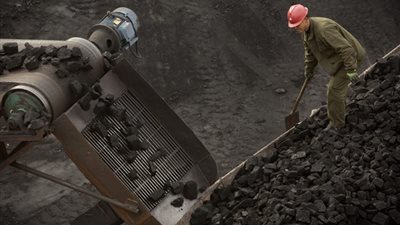 الصين تعتزم السماح للشركات المحلية باستيراد الفحم الأسترالي