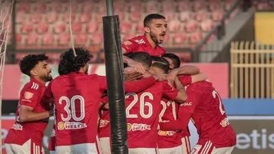 مدافع الأهلي ينتظر 