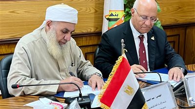 رئيس جامعة بنها يوقع بروتوكول تعاون مع الهلال الأحمر بالقليوبية