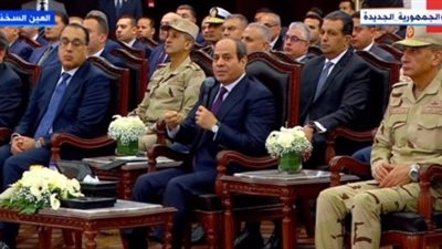 السيسي يوجه بتنظيم رحلات للشباب للمشروعات الجديدة (فيديو)