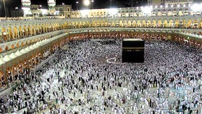 حكم أداء العمرة عن شخصين في وقت واحد