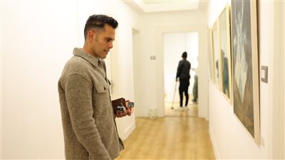 تزامنًا مع الاحتفال بشهر المرأة بمشاركة ١٦ فنانة تشكيلية.. 