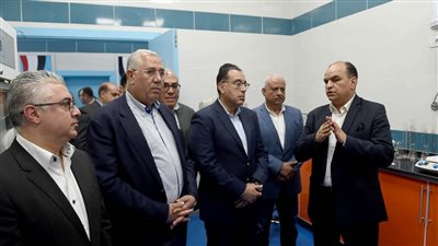 وزير الزراعة يرافق رئيس الوزراء خلال افتتاح معمل الحجر الزراعي بميناء العين السخنة