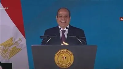 السيسي مداعبا حضور 