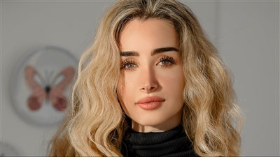 هنا الزاهد تنشر صورة من السينما وتعلق: 