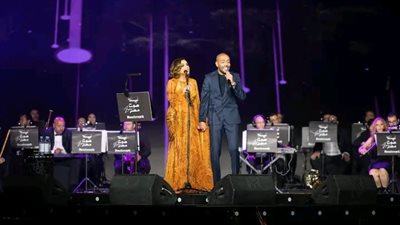 تامر عاشور لـ أنغام عقب انتهاء حفلة صوت مصر: التاريخ والاستمرارية.. اتشرفت بوجودي معاكي