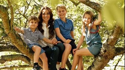 الحزن يسيطر على بريطانيا.. الملكة إليزابيث الغائبة الحاضرة في عيد الأم 2023