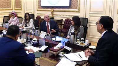 رئيس الوزراء يواصل سلسلة لقاءاته لمناقشة مقترحات برنامج رد الأعباء التصديرية