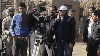 شاهد.. أحدث ظهور لخالد يوسف من كواليس مسلسل سره الباتع