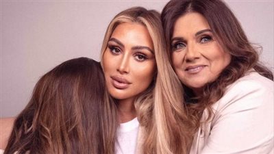 في عيد الأم.. أبرز معايدات النجوم لأمهاتهم