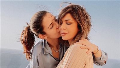 في عيد الأم 2023.. الفنانون يهنئون أمهاتهم بطرق مختلفة