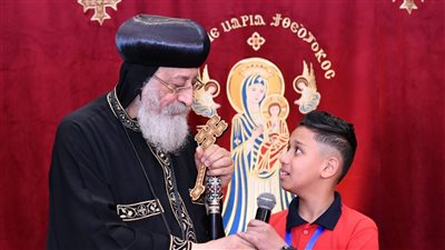 البابا تواضروس يكرم أسر الأبناء ذوي الإعاقة السمعية ويحذر من زواج الأقارب