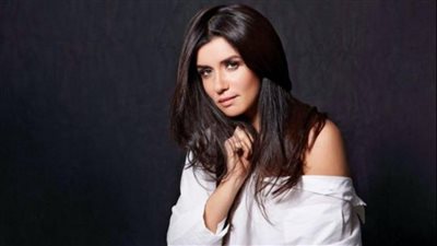 غادة عادل تعيش حالة من النشاط الفني.. تعرف على التفاصيل 