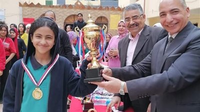 فرحة طالبات مدرسة يوسف جاد الله الرسمية لغات بختام الأنشطة الطلابية