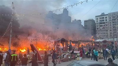 شاهد.. السيطرة علي حريق في معرض لفوانيس رمضان بالمنصورة ..فيديو