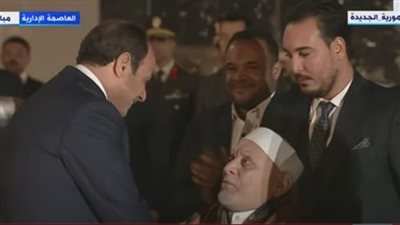 شاهد.. ماذا دار بين الرئيس السيسي وأحمد عمر هاشم بـ مركز مصر الثقافي الإسلامي