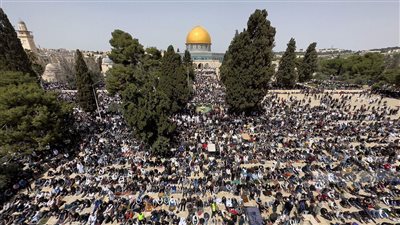 100 ألف مصل يؤدون الجمعة الأولى من رمضان بالمسجد الأقصى