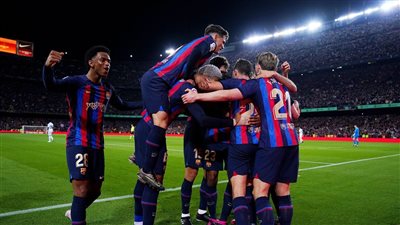 موقف برشلونة من بيع مدافعه في الميركاتو الصيفي