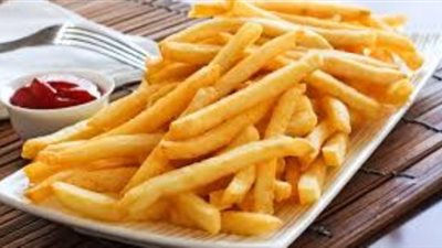 تسبب الاكتئاب.. أخصائي تغذية تصدم محبي البطاطس المقلية (فيديو)