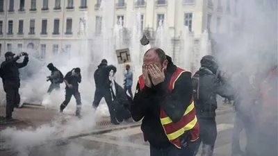 على جمر من نار.. فرنسا على حافة الانفجار (صور)