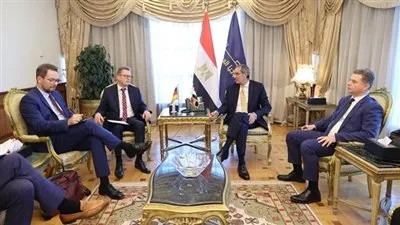 وزير الاتصالات يبحث مع سفير ألمانيا تعزيز التعاون فى مجالات التحول الرقمى والتعهيد واعداد الكوادر