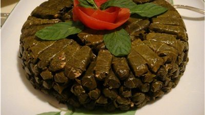 سفرة 8 رمضان.. طريقة تحضير طاجن ورق العنب باللحم وعصير قمر الدين