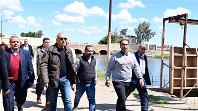 وزير الري يتفقد أعمال تطهير فرع رشيد وعدد من الترع الرئيسية 