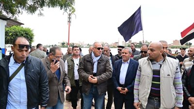 وزير الري يشيد بأداء العاملين على تطهيرات فرع رشيد ومحطات العطف بالبحيرة