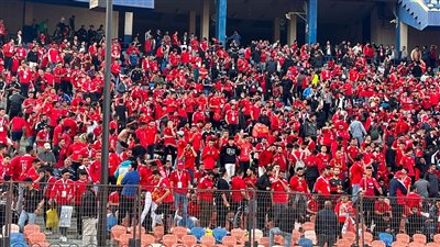 توافد جماهير الأهلي على مدرجات استاد القاهرة قبل مباراة الهلال السوداني.. صور وفيديو