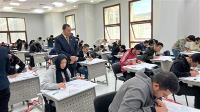 رئيس جامعة المنصورة الجديدة يتابع اختبارات منتصف الفصل الدراسي الثاني