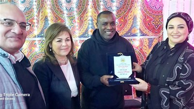 وزير الشباب والرياضة الأسبق ونجوم الكرة في افتتاح بدوري النقابة العامة للعاملين وللمصارف ولكرة القدم