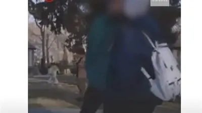 قناة إيرانية رسمية تذيع قبلة على الهواء وتثير جدلا كبيرا.. فما القصة؟ (فيديو)