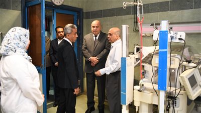 خلال زيارته لمستشفى الهلال الأحمر.. محافظ قنا يشيد بمستوى الخدمات الطبية المقدمة للمواطنين