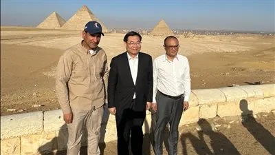 وزير الثقافة والسياحة الصيني يزور منطقة أهرامات الجيزة