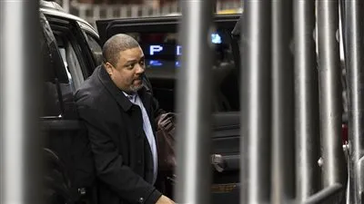 شاهد.. مدعي عام مانهاتن يصل إلى مقر محاكمة 