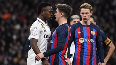 حرب جديدة في إسبانيا.. ريال مدريد يتحرك لخطف هدف برشلونة