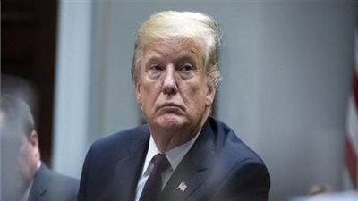 عاجل| محاكمة ترامب.. أول رد فعل من رئيس أمريكا السابق أمام المحكمة