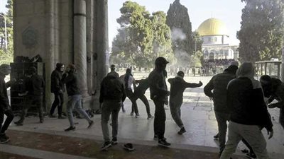 عاجل.. قوات الاحتلال تقتحم المسجد الأقصى مجددا