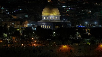 عاجل.. الشرطة الإسرائيلية تقتحم باحات المسجد الأقصى